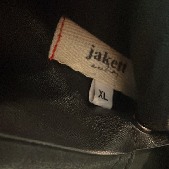 LIKE NEW Men’s Genuine Leather Moto Jacket with Removable Hood by Jakett - Picture 7 of 11